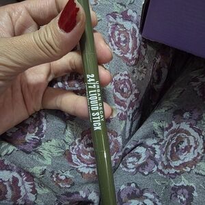 24/7 Liquid Stick Retractable Waterproof Eyeliner + Brush